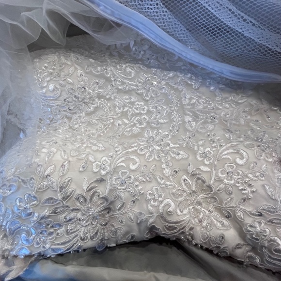 Antique White Satin Lace Tulle Beaded Bridal Gown - YNS Wedding Tokyo - Picture 11 of 16